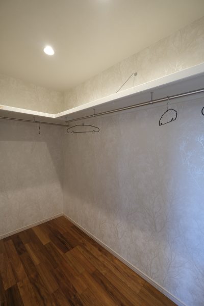 1724464441-400x600.jpg