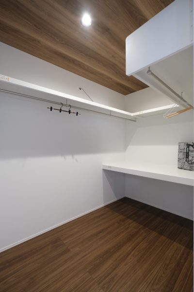 1734760261-400x600.jpg