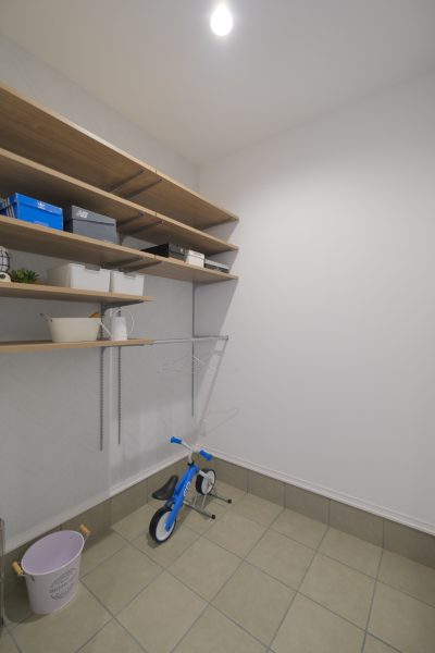 1739774605-400x600.jpg