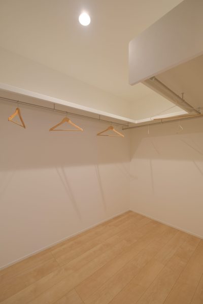 1761352681-400x600.jpg