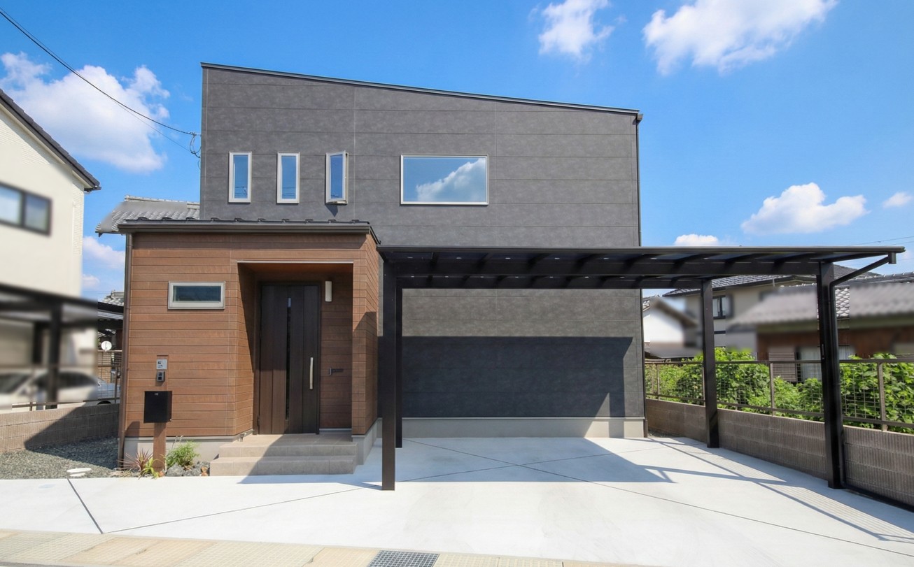 シンプルモダンに暮らす、光と収納を楽しむ家