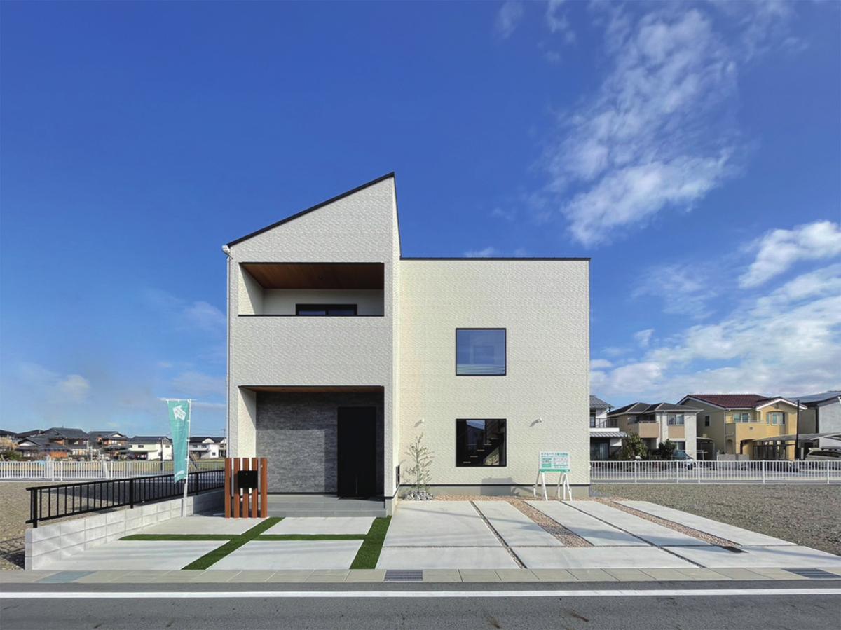 ”駐車場広々！日当たり良好で快適な住まい